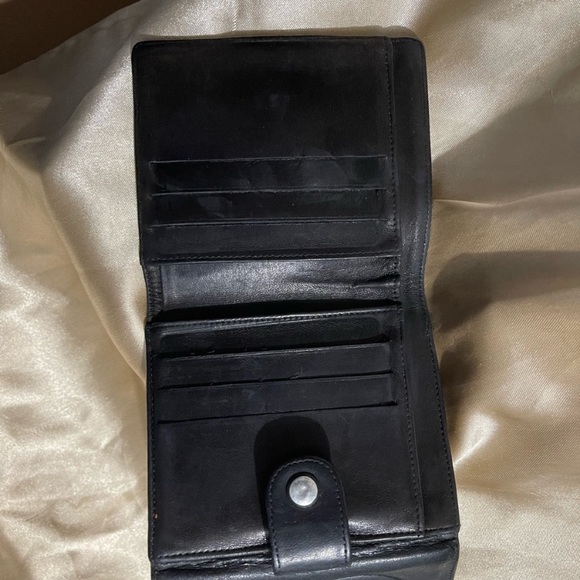 Beautiful Chanel Wallet !!! - Picture 6 of 8